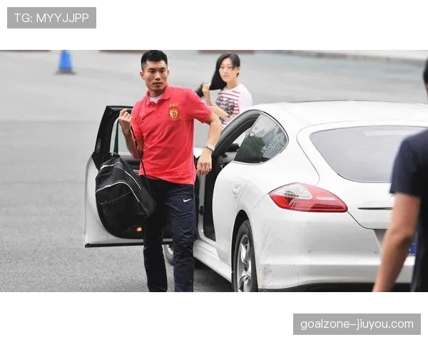 张琳芃训练完直接钻进百万豪车，这反差谁看了不迷糊？