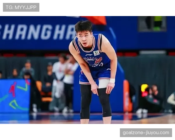 郭昊文这自律程度，凌晨四点健身房打卡是日常？